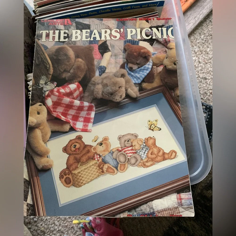 Vintage 1992 Leisure Arts 2221 The Bears' Picnic CROSS STITCH PATTERN LEAFLET